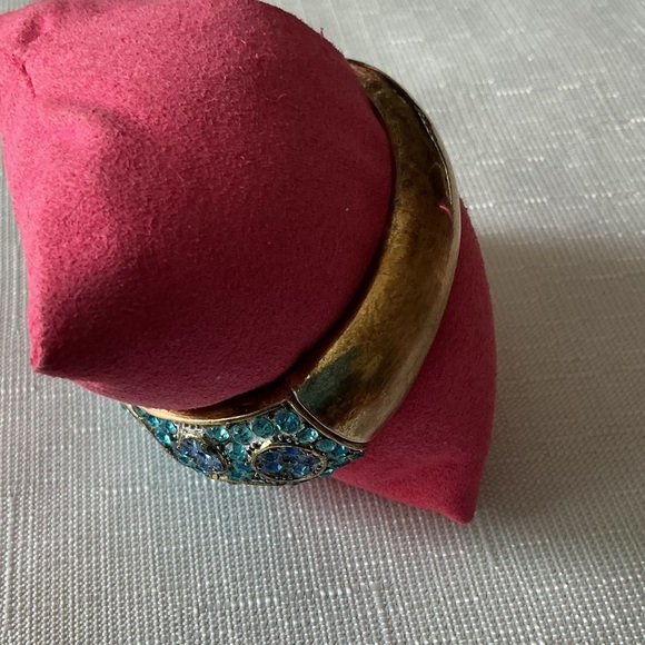 Clamper Vintage Antique Gold Tone Cuff - Picture 4 of 5